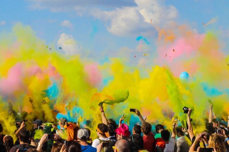 A crowd of people at a colour run